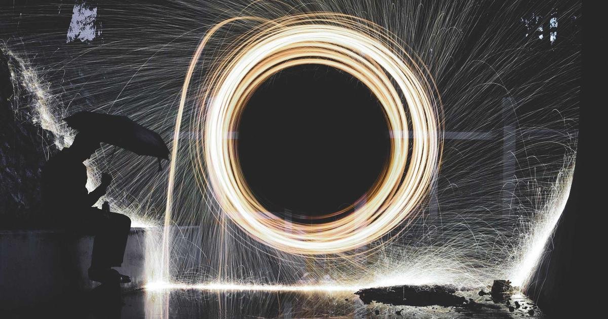 Lokale Keywords finden 2026 – Tool-Vergleich und Schritt-für-Schritt-Anleitung | SEO Keyword-Recherche auf Laptop – lokale Suchanfragen analysieren